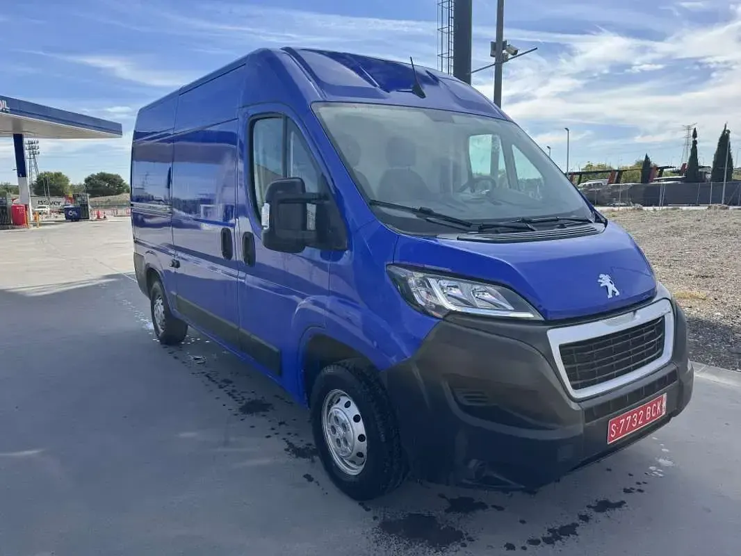 Usado Peugeot Boxer S 140 CV (102 kW) 2021 Azul Van