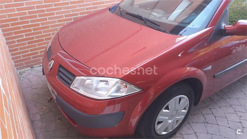 Granate Usado 2003 Renault Mégane II Dynamique Berlina | 2900 € (Precio justo) - Imagen 1/4