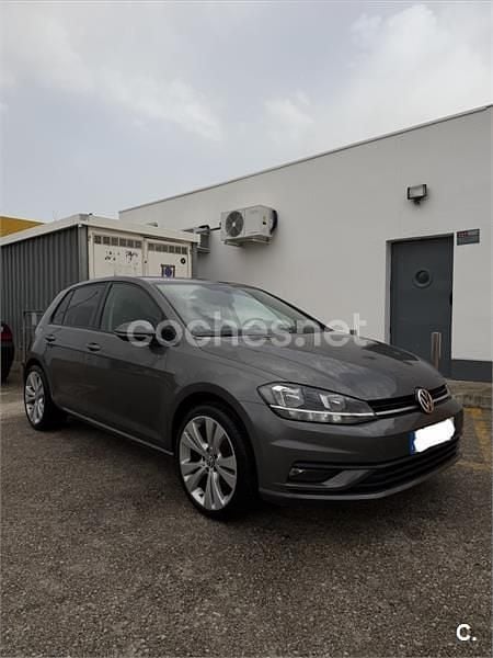 Usado VW Golf VII Advance 110 CV (80 kW) 2019 Gris / plata Berlina