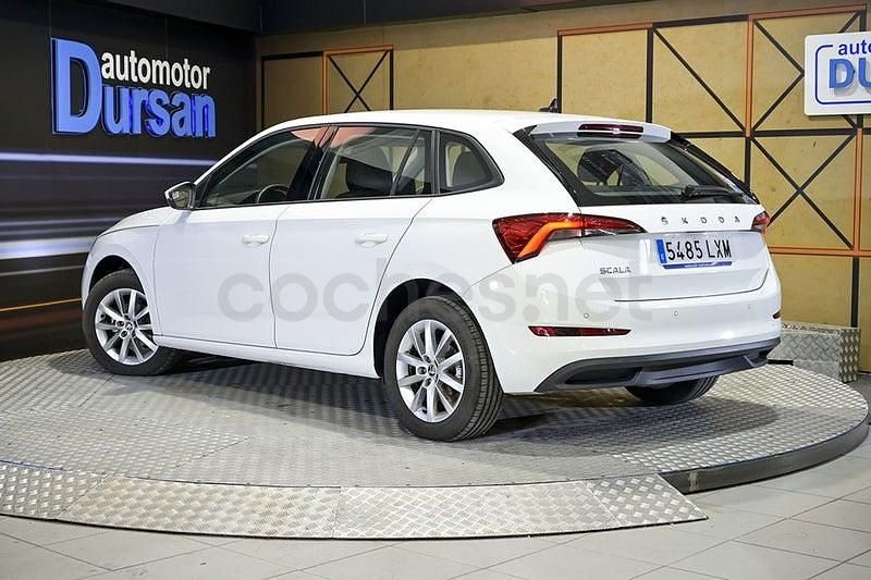 Usado Skoda Scala Active 90 CV (66 kW) 2022 Blanco Utilitario