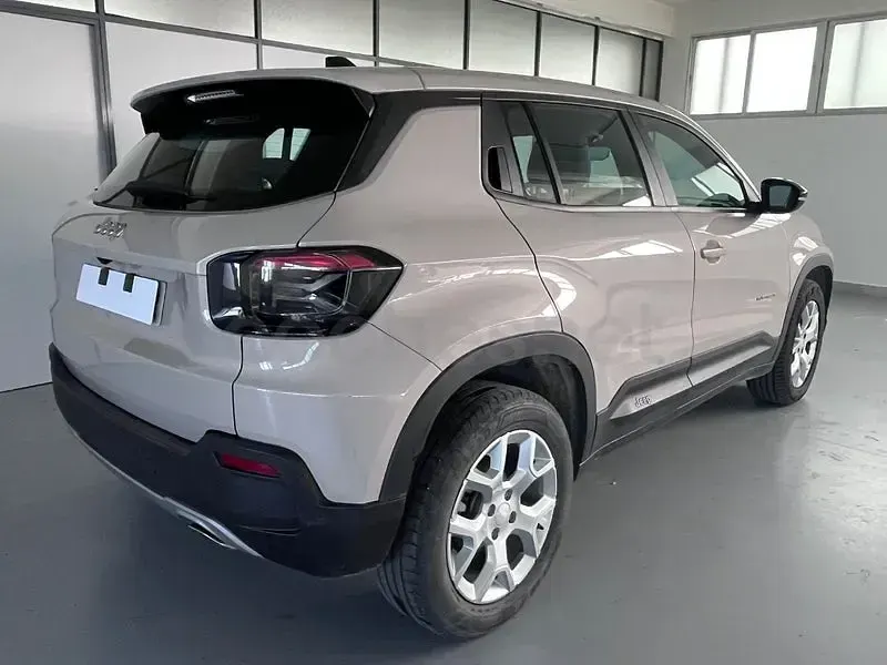 Usado Jeep Avenger Altitude 100 CV (73 kW) 2025 Beige SUV