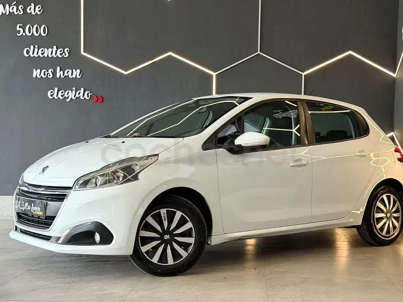 Usado Peugeot 208 Active 82 CV (60 kW) 2019 Blanco Utilitario