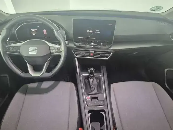 Usado Seat Leon Style 116 CV (85 kW) 2025 Blanco Familiar