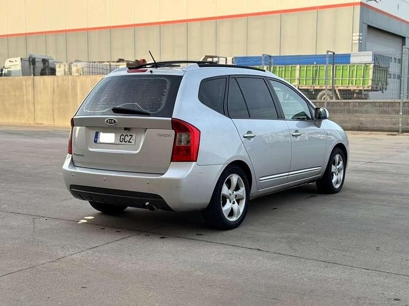Usado Kia Carens Active 140 CV (102 kW) 2008 Gris Monovolumen