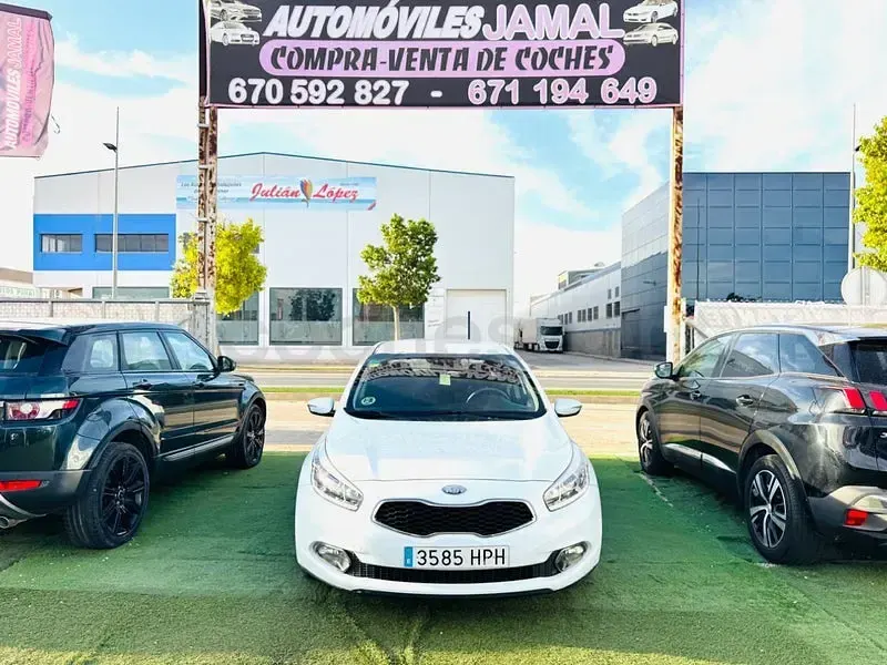 Usado Kia Ceed GT 90 HP (66 kW) 2013 Branco Sedan
