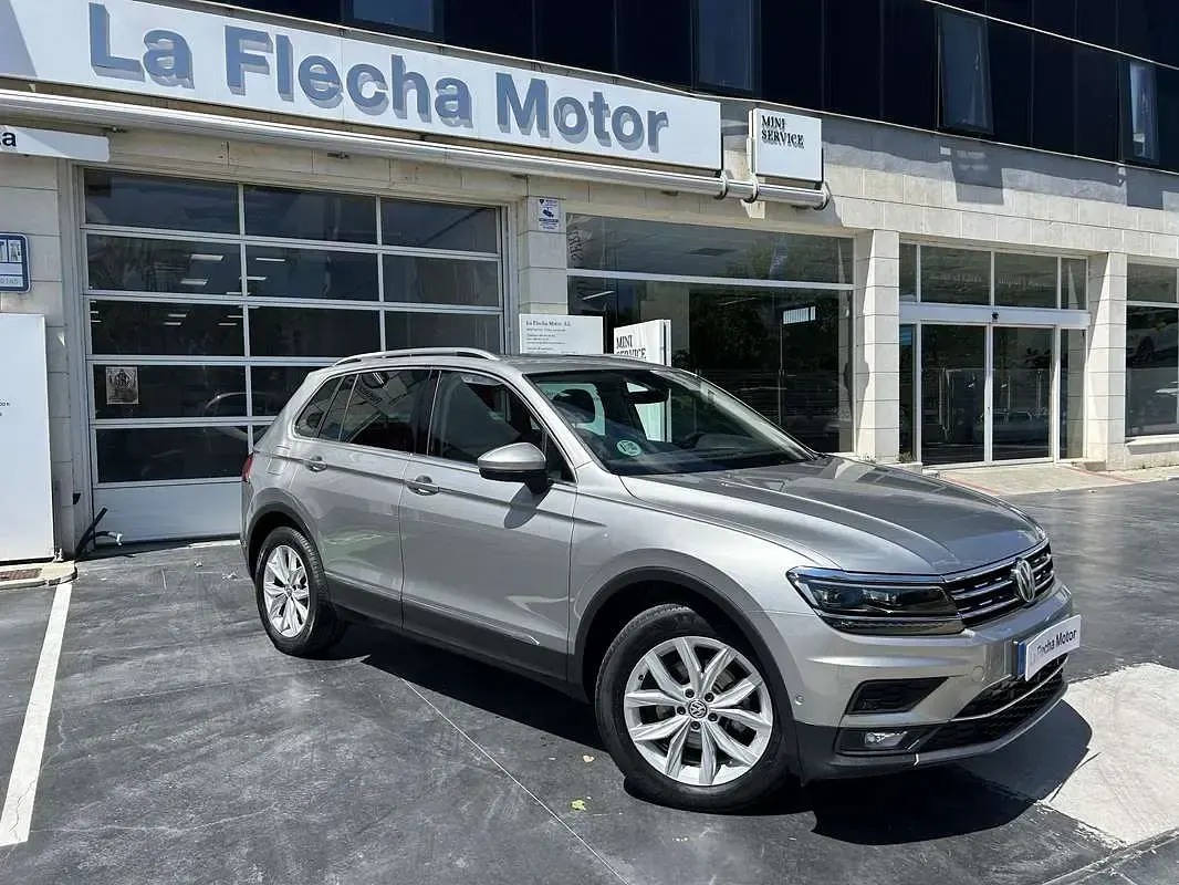 Usado VW Tiguan Sportline 150 CV (110 kW) 2018 Gris / plata SUV