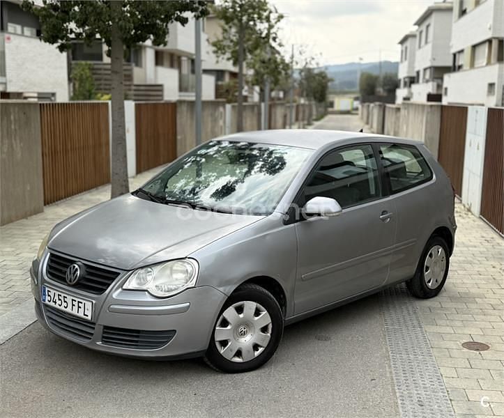 Usado VW Polo Match 70 CV (51 kW) 2006 Gris / plata Utilitario