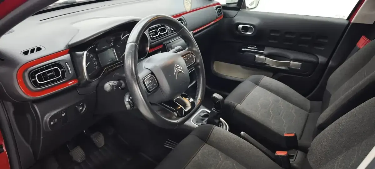 Usado Citroën C3 Feel 82 CV (60 kW) 2019 Rojo Utilitario