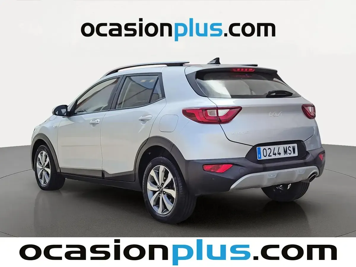 Usado Kia Stonic 101 CV (74 kW) 2024 Gris SUV