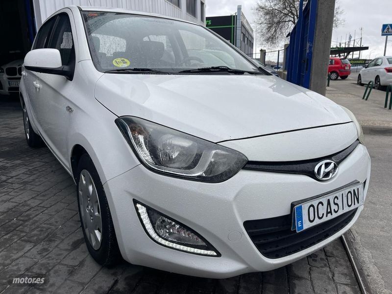 Usado Hyundai i20 2012 Blanco Berlina