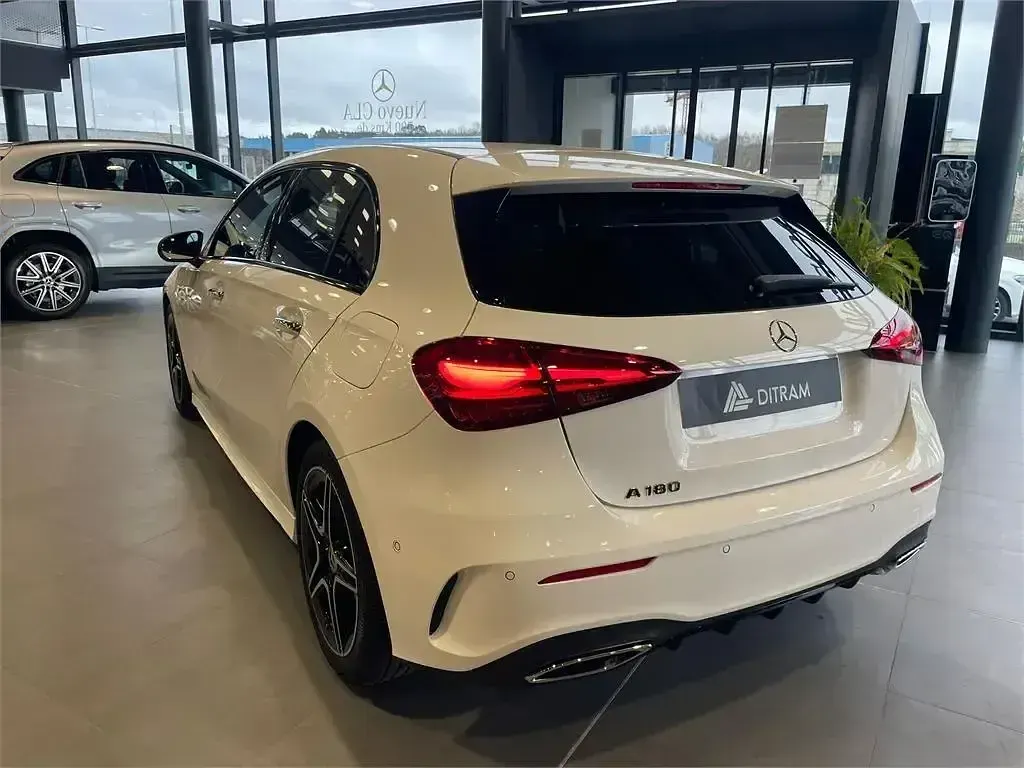 Nuevo Mercedes A180 136 CV (100 kW) 2026 Blanco Berlina