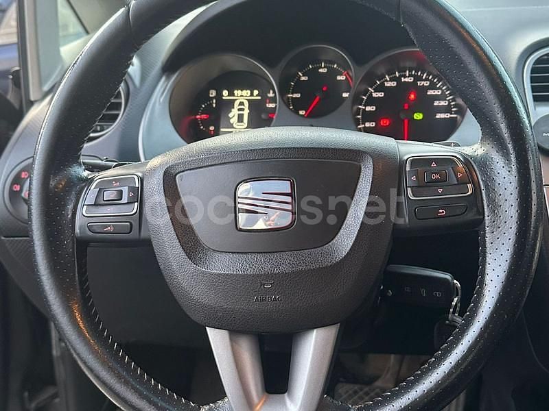 Usado Seat Altea XL I-Tech 105 CV (77 kW) 2014 Gris / plata Monovolumen