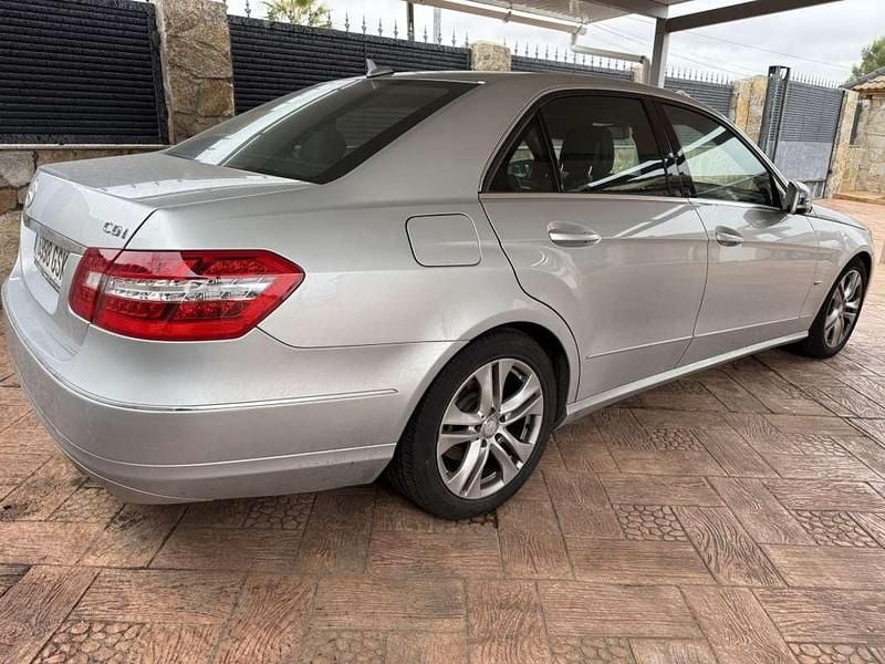 Usado Mercedes E350 Avantgarde 211 CV (155 kW) 2009 Gris Berlina