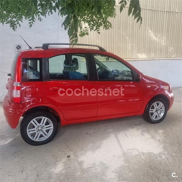 Usado Fiat Panda Dynamic 60 CV (44 kW) 2004 Rojo Utilitario