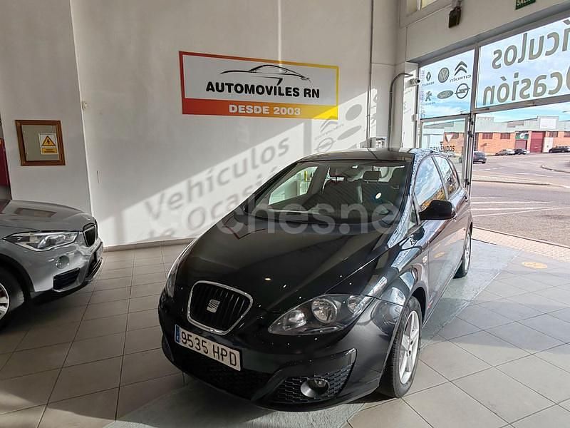 Usado Seat Altea Reference 105 CV (77 kW) 2013 Negro Monovolumen