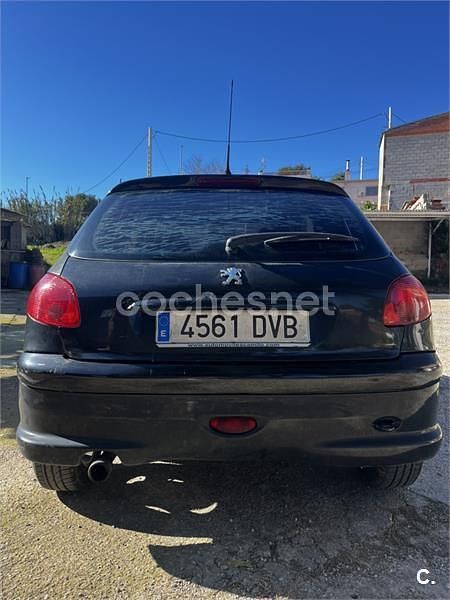 Usado Peugeot 206 70 CV (51 kW) 2005 Negro Berlina
