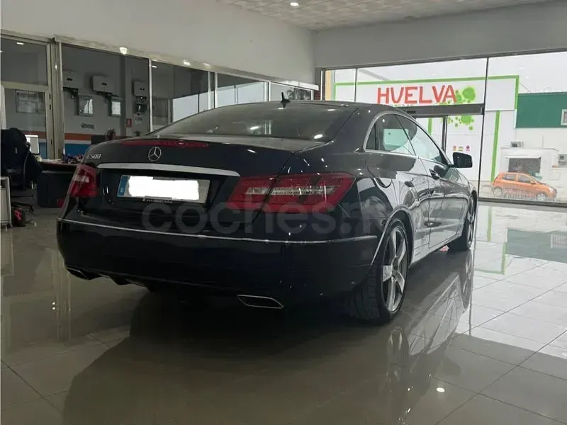 Usado Mercedes E500 Avantgarde 388 CV (285 kW) 2010 Azul Coupe