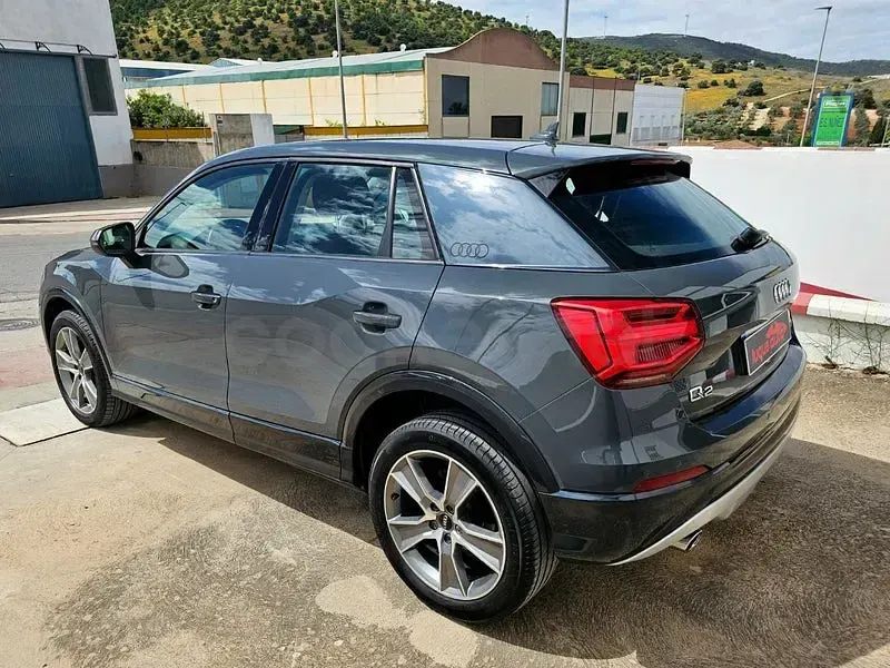 Usado Audi Q2 Advanced Plus 116 CV (85 kW) 2018 Gris / plata SUV