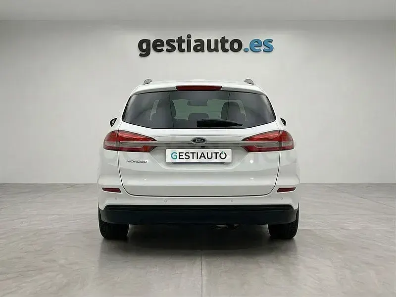 Usado Ford Mondeo Trend 150 CV (110 kW) 2021 Blanco Familiar