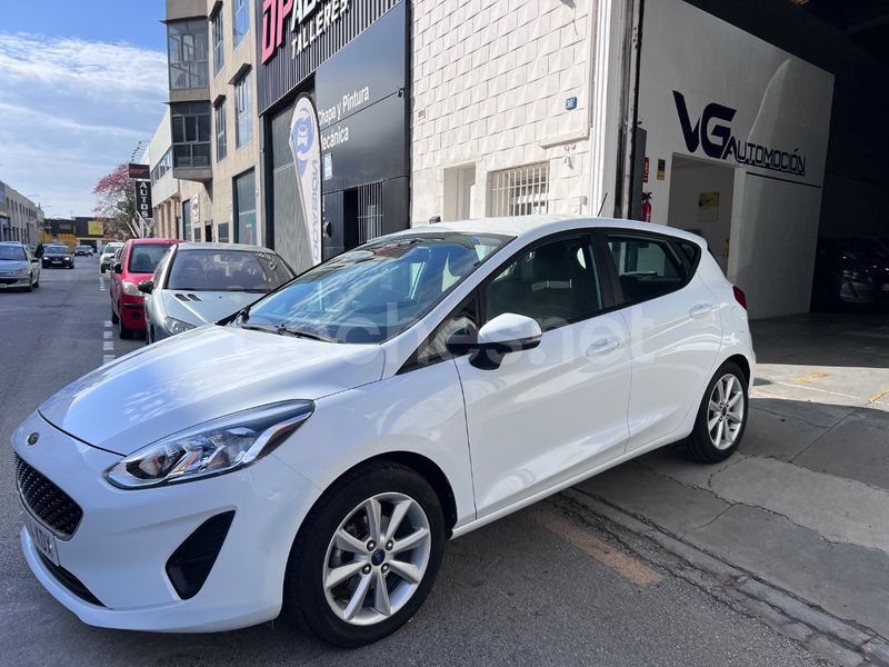 Blanco Usado 2017 Ford Fiesta Trend Utilitario | 8499 € (Buen precio) - Imagen 1/4