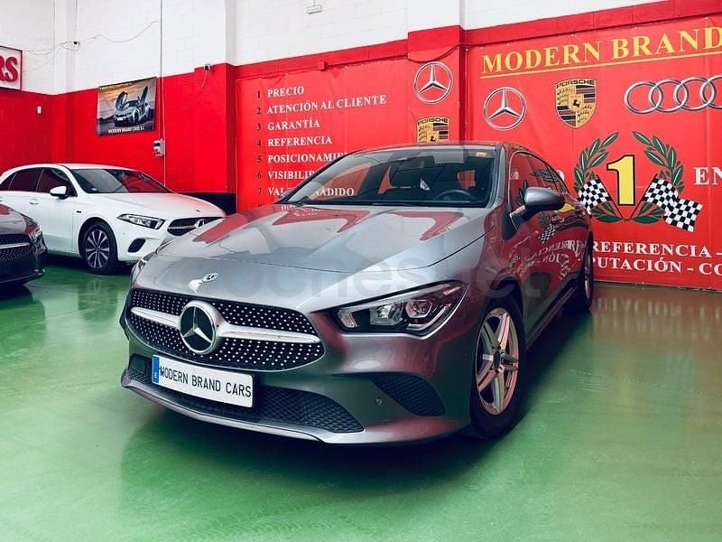 Usado Mercedes CLA200 Shooting Brake 150 CV (110 kW) 2021 Gris / plata Familiar