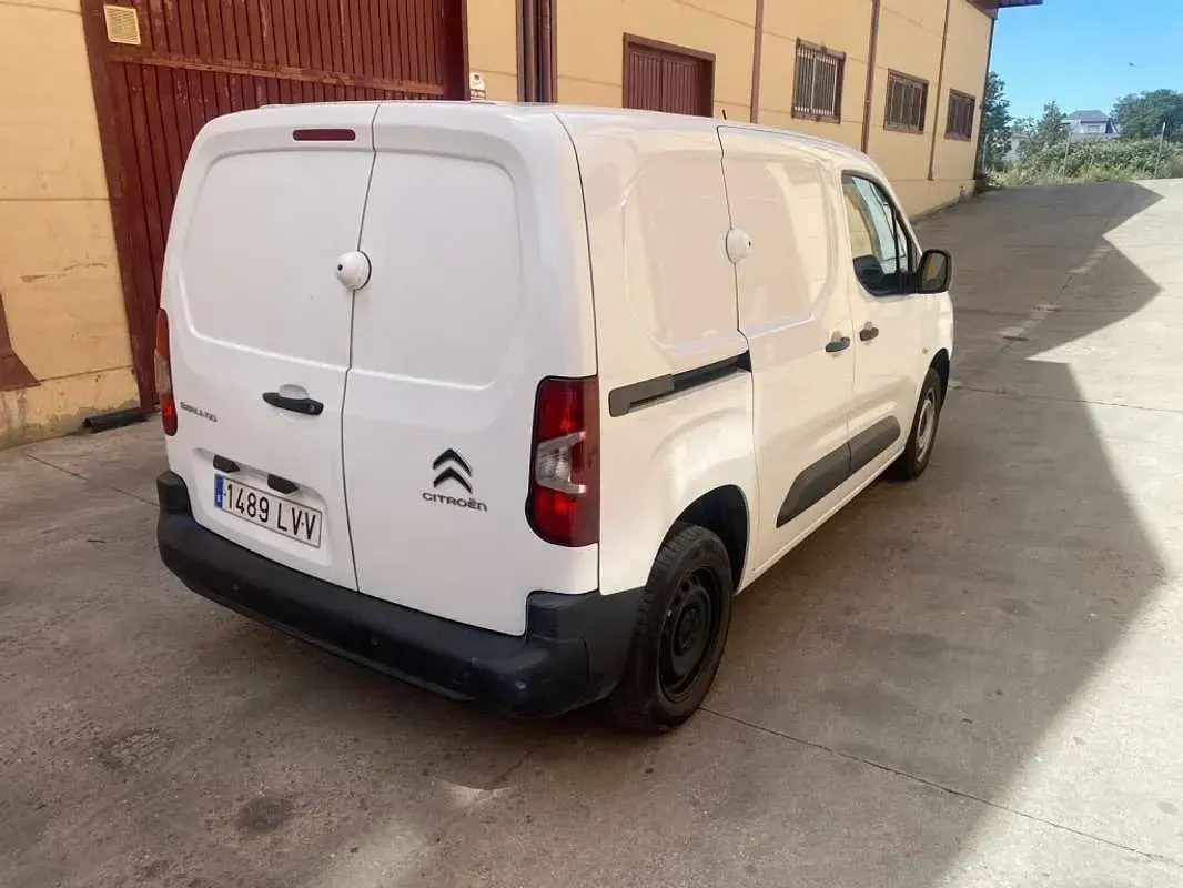 Usado Citroën Berlingo 102 CV (75 kW) 2022 Blanco Monovolumen