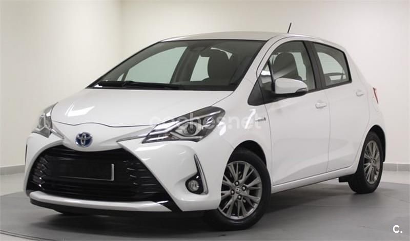 Usado Toyota Yaris Hybrid Active 100 CV (73 kW) 2019 Blanco Berlina