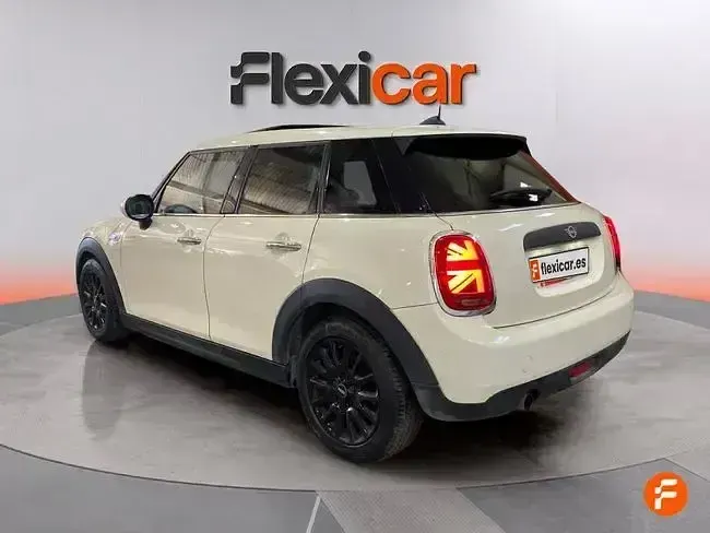 Usado Mini ONE 102 CV (75 kW) 2019 Beige Utilitario