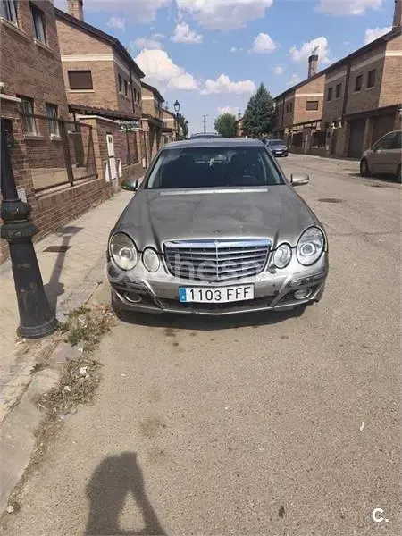 Usado Mercedes E220 Elegance 150 CV (110 kW) 2007 Beige Berlina