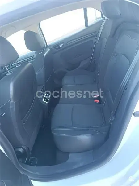 Usado Renault Mégane Business 95 CV (69 kW) 2018 Blanco Berlina