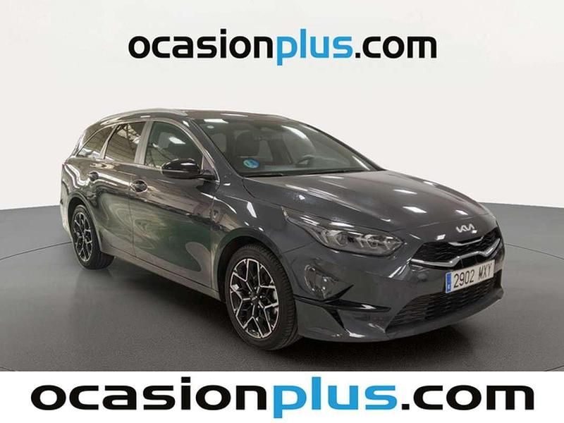 Usado Kia Ceed Style 101 CV (74 kW) 2025 Gris Utilitario