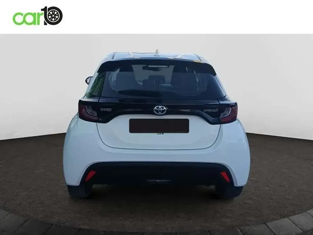 Usado Toyota Yaris Hybrid Business Edition 116 CV (85 kW) 2022 Blanco Utilitario
