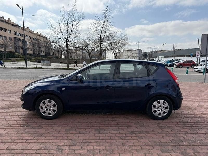 Usado Hyundai i30 Comfort 109 CV (80 kW) 2009 Azul Berlina