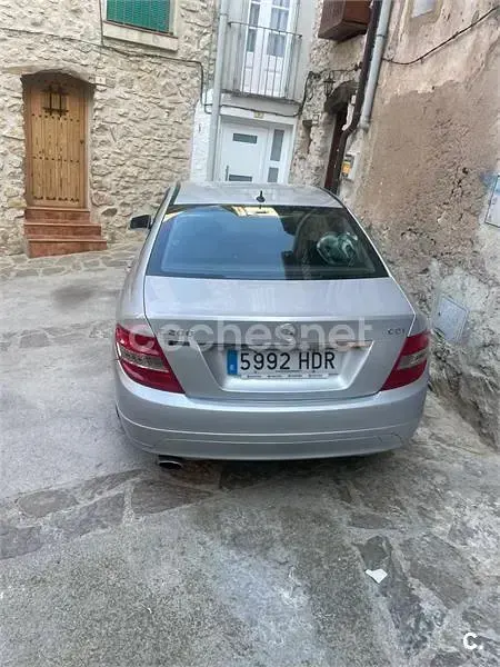 Usado Mercedes C200 136 CV (100 kW) 2011 Gris / plata Berlina