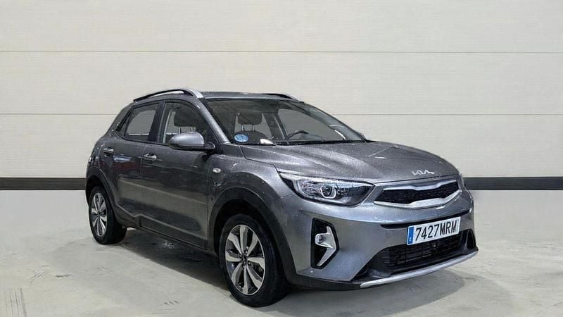 Usado Kia Stonic 100 CV (73 kW) 2024 Gris SUV