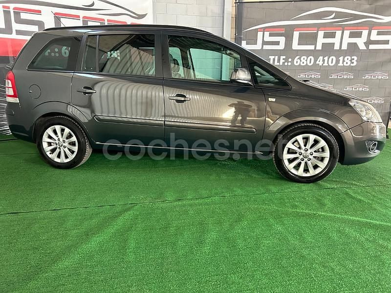 Usado Opel Zafira Family 110 CV (80 kW) 2015 Marrón Monovolumen