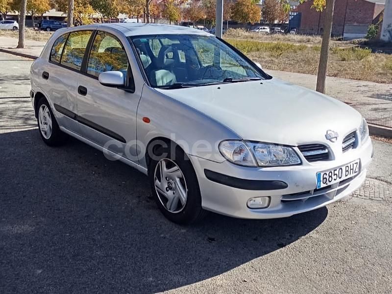 Gris / plata Usado 2001 Nissan Almera Comfort Berlina | 2100 € - Imagen 1/4