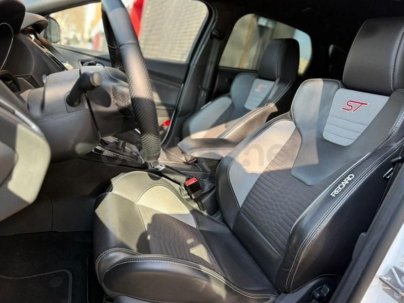 Usado Ford Focus ST 250 CV (183 kW) 2016 Blanco Berlina