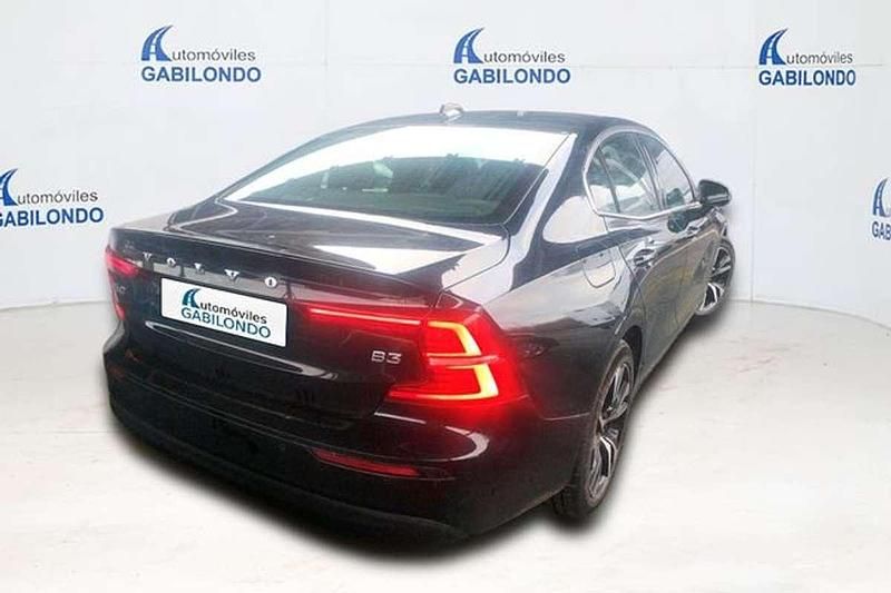 Usado Volvo S60 Core 197 CV (144 kW) 2022 Negro Berlina