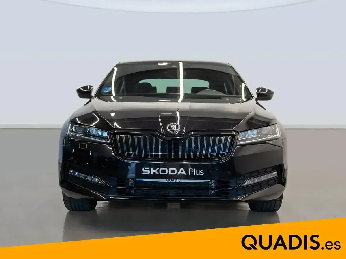 Usado Skoda Superb SportLine 218 CV (160 kW) 2025 Negro Berlina