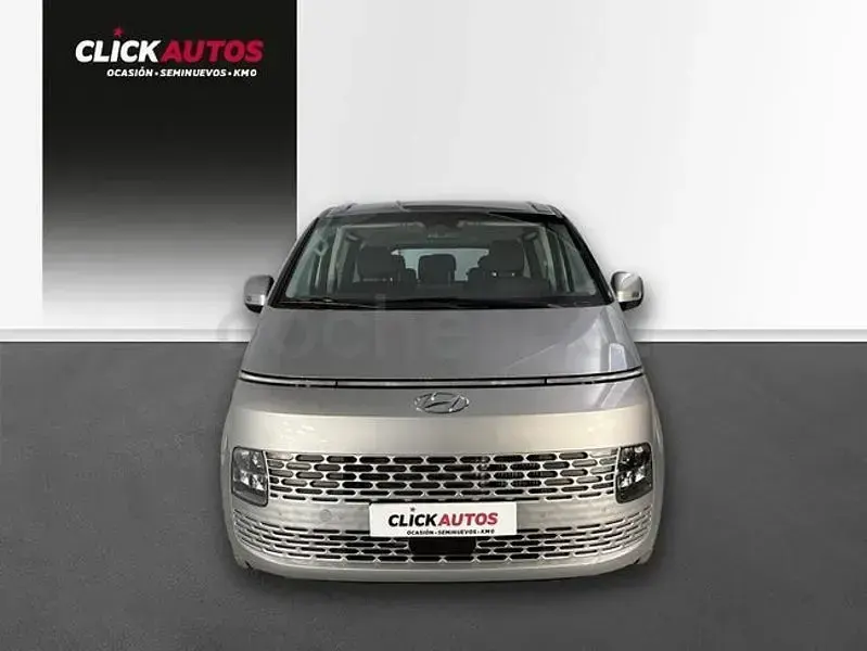 Usado Hyundai Staria 177 CV (130 kW) 2023 Gris / plata Monovolumen