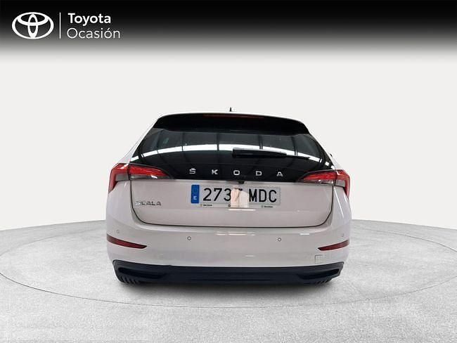 Usado Skoda Scala Sport 110 CV (80 kW) 2022 Blanco Utilitario