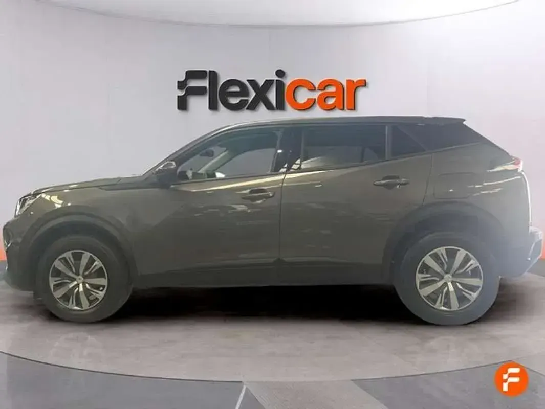 Usado Peugeot 2008 Active 110 CV (80 kW) 2021 Gris SUV