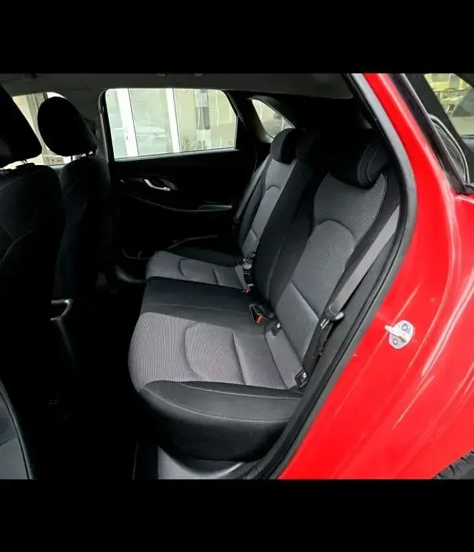 Usado Hyundai i30 95 CV (69 kW) 2019 Rojo Utilitario