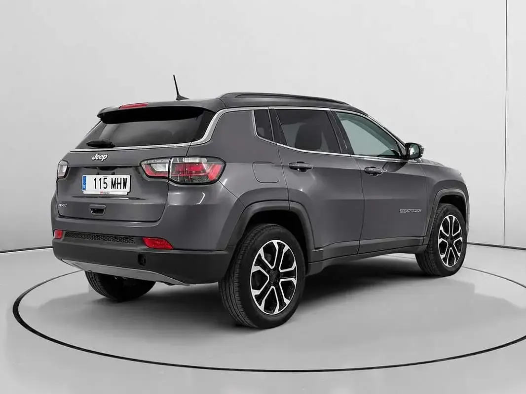 Usado Jeep Compass Limited 190 CV (139 kW) 2023 Gris SUV