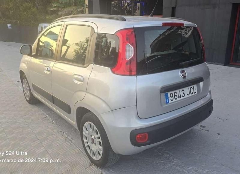Usado Fiat Panda Young 69 CV (50 kW) 2015 Gris Utilitario