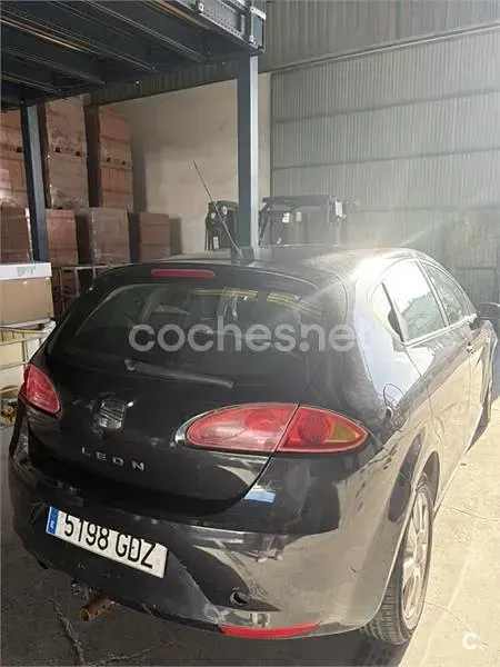 Usado Seat Leon Stylance 105 CV (77 kW) 2008 Negro Utilitario