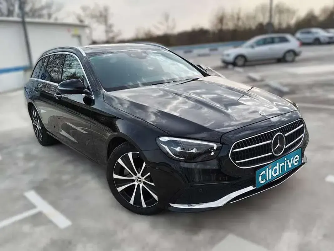 Usado Mercedes E300 321 CV (236 kW) 2022 Negro Familiar