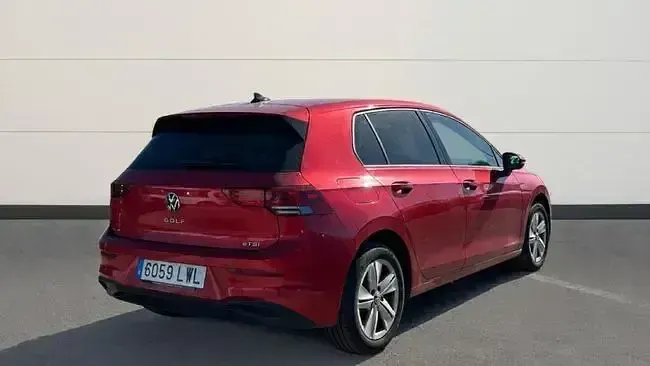 Usado VW Golf VIII Life 110 CV (80 kW) 2022 Rojo Berlina