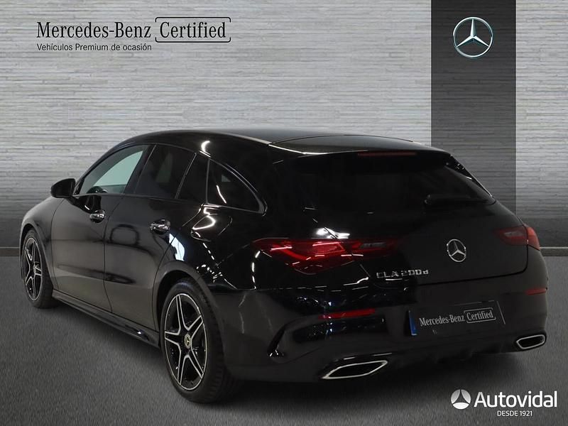 Usado Mercedes CLA200 Shooting Brake AMG line 150 CV (110 kW) 2024 Negro noche Familiar